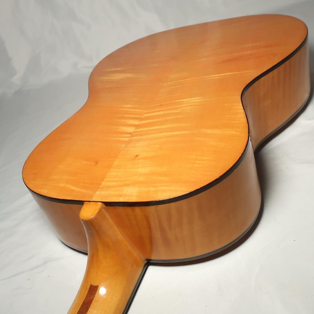 Kawai Gt-68 Classical Guitar Side Back Tiger Heather