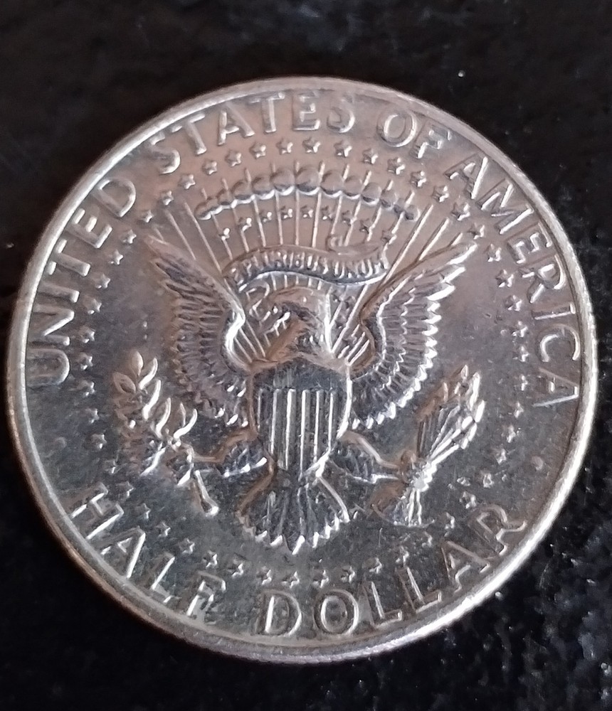1973 d kennedy half dollar coin with DDO error on back