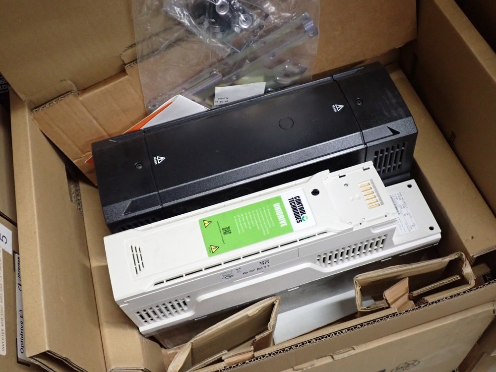UNIDRIVE M ODE-3-440300-3F4A CONTROL TECHNIQUES 30HP DRIVE NEW
