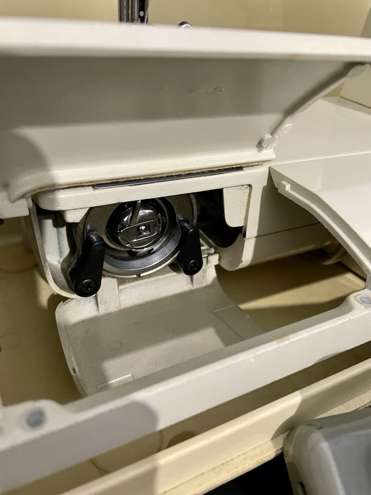 *Vintage Kenmore 1560 Sewing Machine w Foot Control, Case - WORKING