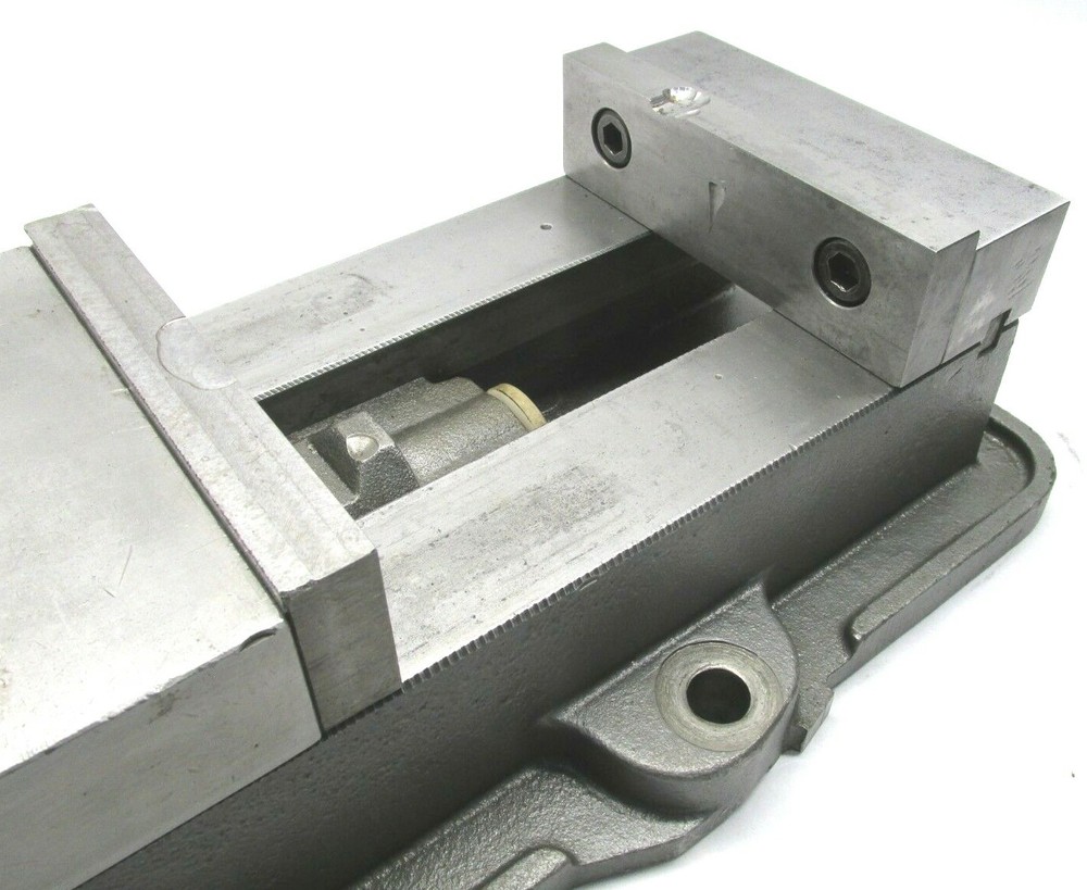 KURT ANGLOCK 6" MILLING MACHINE VISE w/ JAWS - #D60