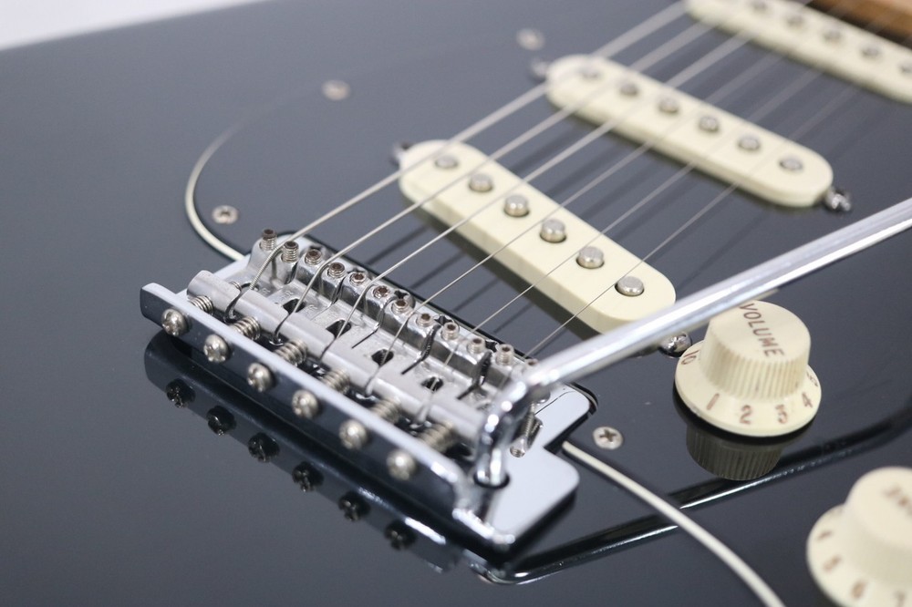 Fender FSR STANDARD STRATOCASTER