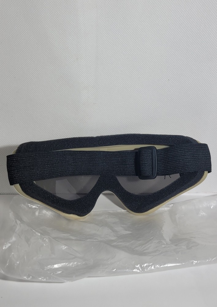 Airsoft mask and goggles (mesh mask, tactical goggles) adjustable.