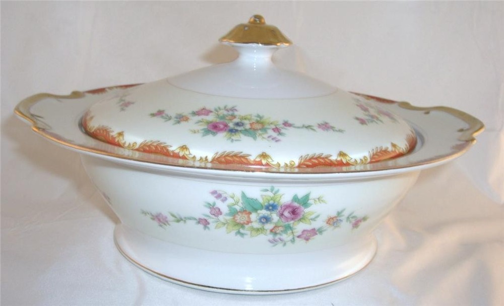 Regal China REG12, Rust Border, Covered Round Vegetable Bowl