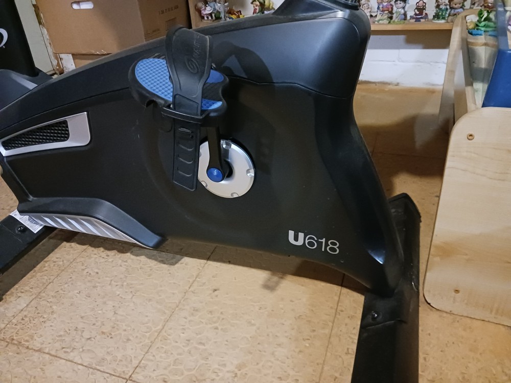 Nautilus - U618 Upright Exercise Bike. Pristine Condition!!