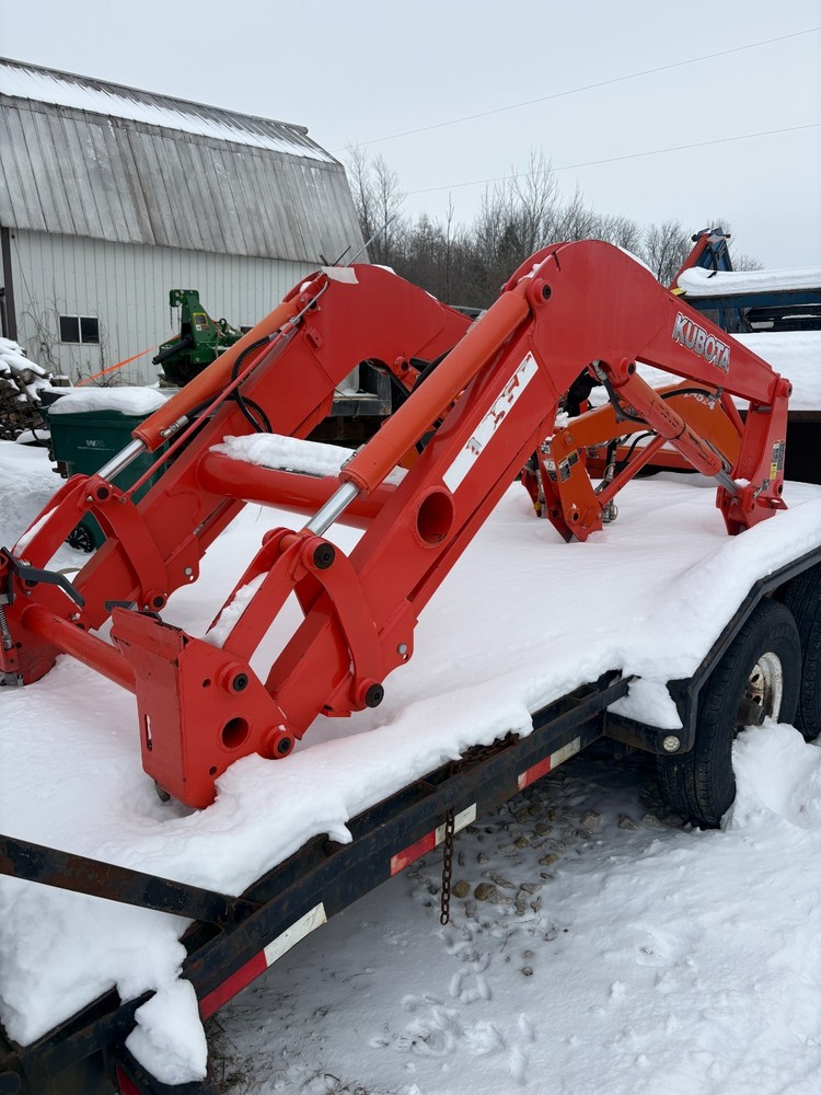 Kubota LA2255 Loader Frame Tractor M6-131 M6-141