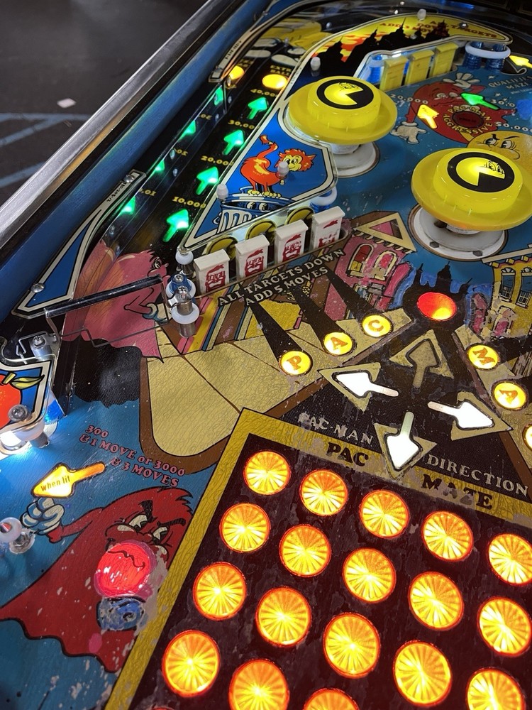 1982 BALLY MR AND MRS PACMAN PINBALL MACHINE PROF TECHS PLAYS GREAT