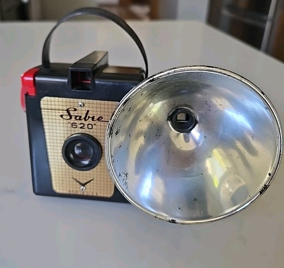 VINTAGE 1950s SABRE 620 CAMERA