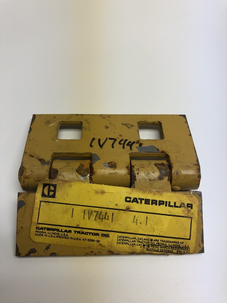 Caterpillar (Cat) 1V-7441 or 1V7441 Hinge