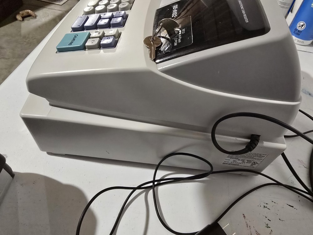 Sharp XE-A102 Electronic Cash Register With Keys See Description