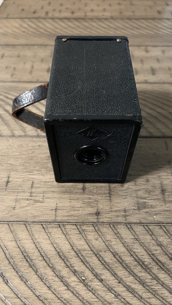 Vintage AGFA ANSCO Cadet A-8 Flash Camera with strap