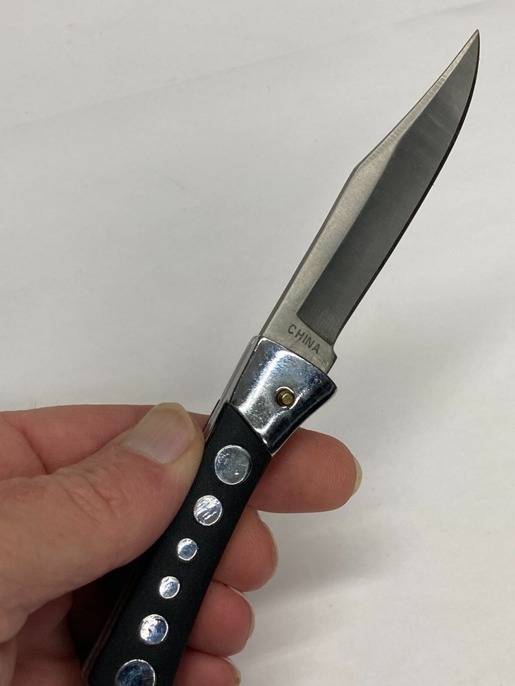 Sleek Black Folding Lockback Knife w/Plain Blade PK9516BK