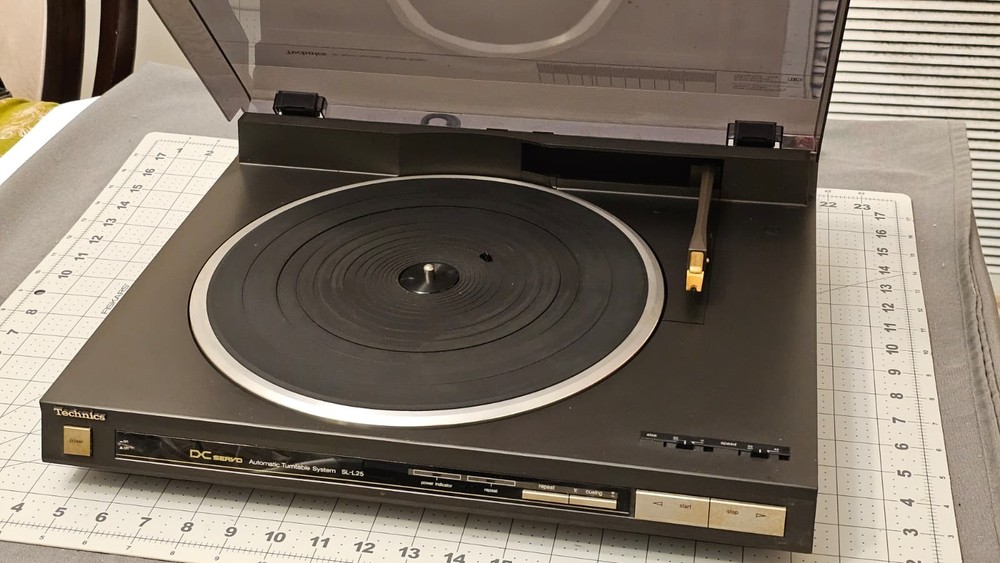 Technics SL-L25 Linear Drive Turntable tested and works READ