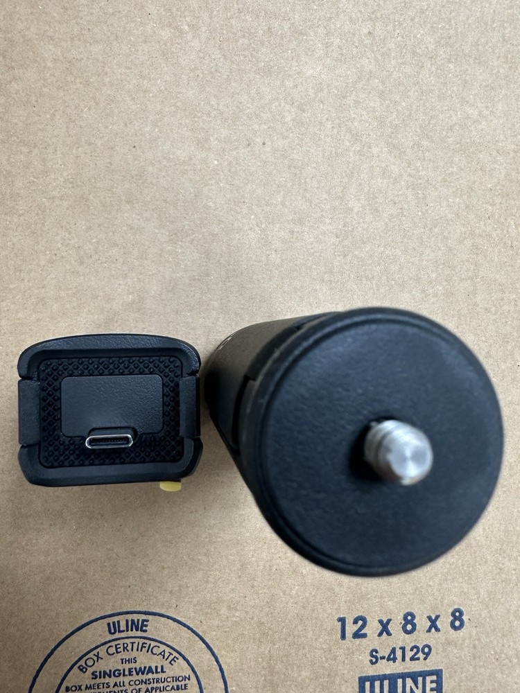 DJI Osmo Pocket 3 - HANDLE WITH 1/4" THREAD & MINI TRIPOD
