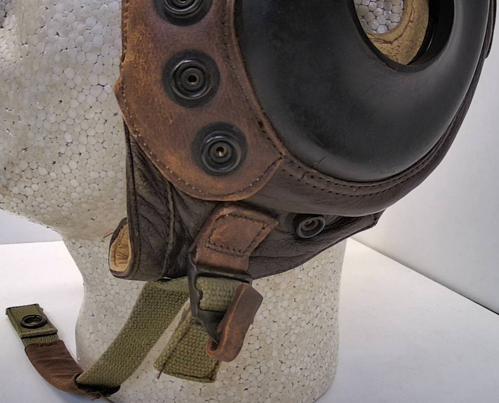 WW2 - USAAF TYPE A-11 INTERMEDIATE LEATHER FLYING HELMET - SIZE MEDIUM - VGC
