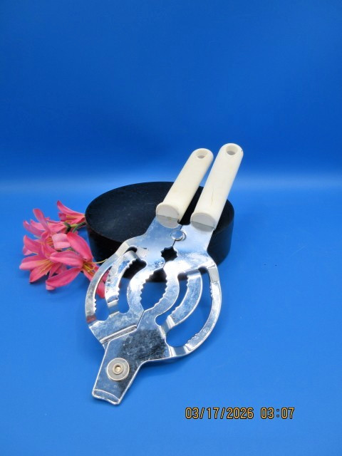 Multifunctional Kitchen Tool Jar & Bottle Opener