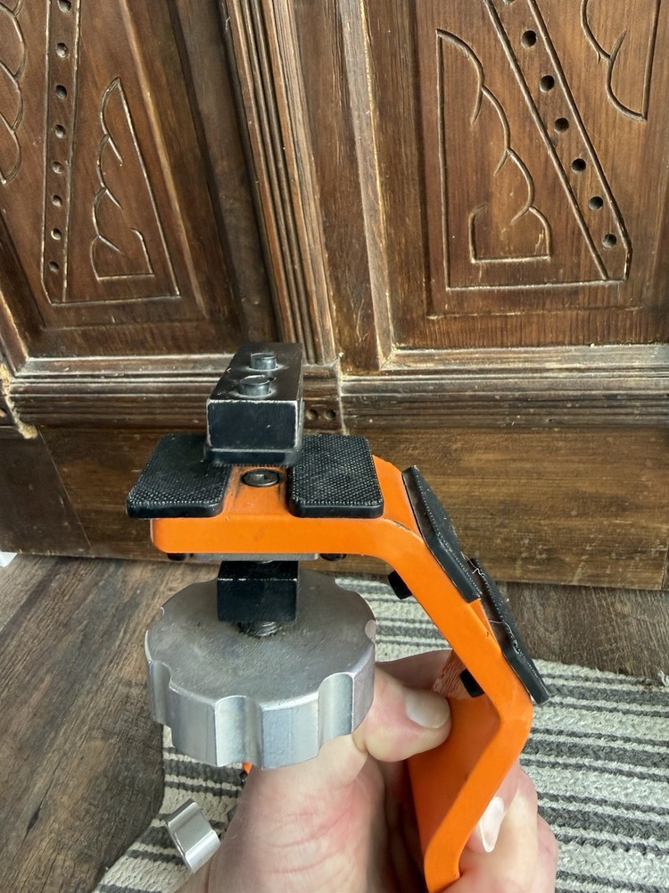 OMP Versa Cradle Standard Limb Vise Attachment Only