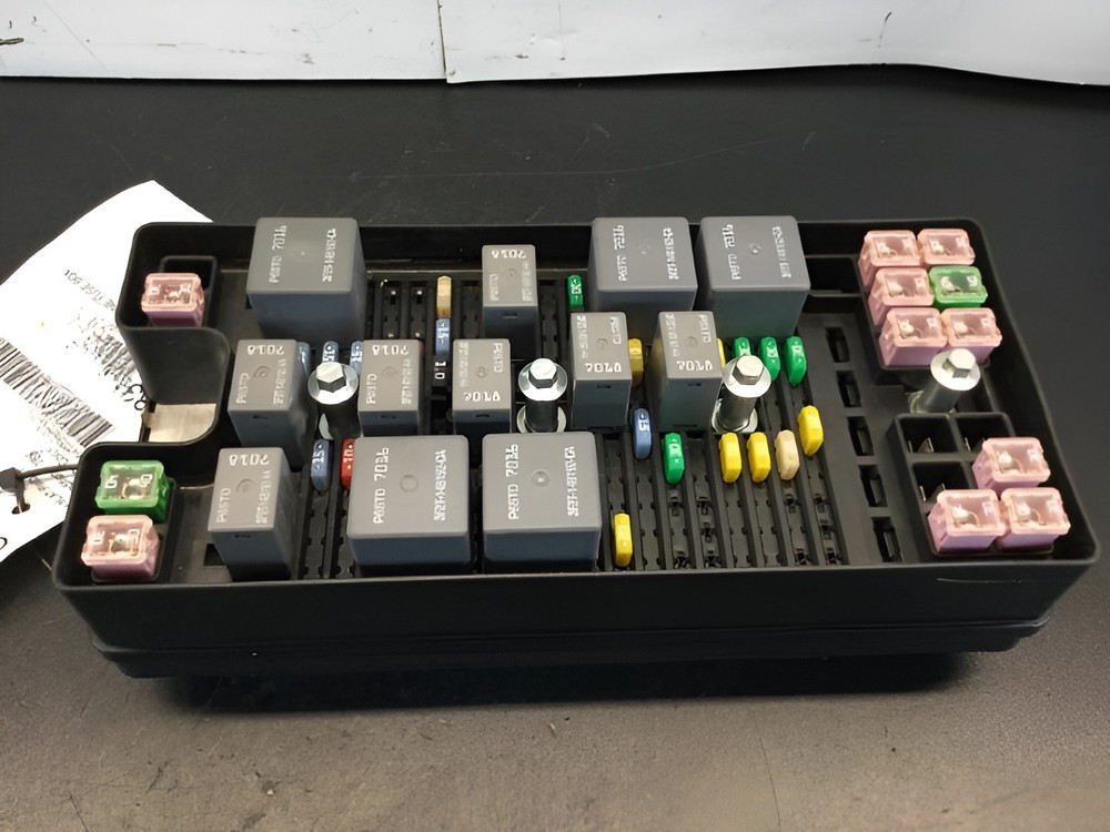 2007-2008 Ford Mustang Engine Fuse Box Assembly OEM