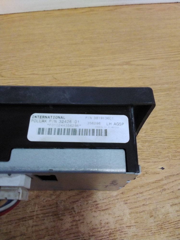 International Gauge Switch Panel 3819136c1