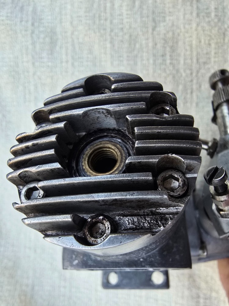 Vintage Royal 40 RC Glow / Nitro Model Airplane Engine