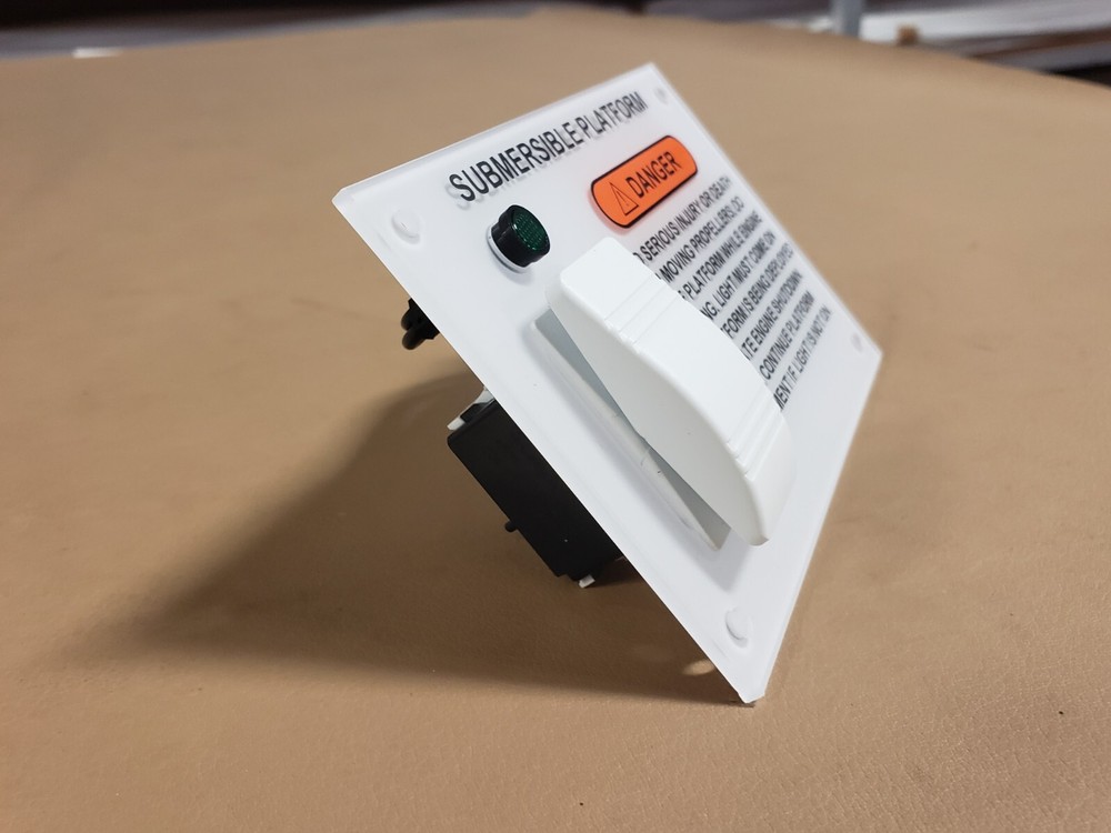 SEA RAY BOATS SUBMERSIBLE PLATFORM PANEL WITH SWITCH AND LIGHT