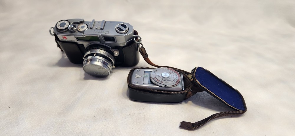 Petri 2.8 Color Corrected Super Rangefinder Camera Black Silver w/ Sekonic Meter
