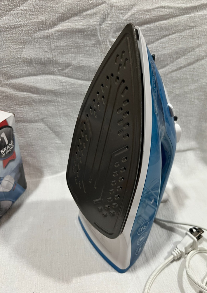 BLACK+DECKER Variable Control Compact Steam Iron - Blue & White