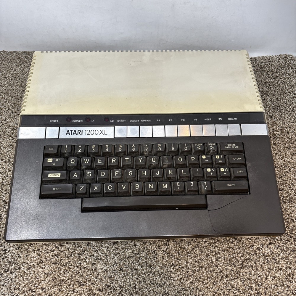 Atari 1200XL Computer Game Console Vintage Rare BAD KEYBOARD READ DAMAGED