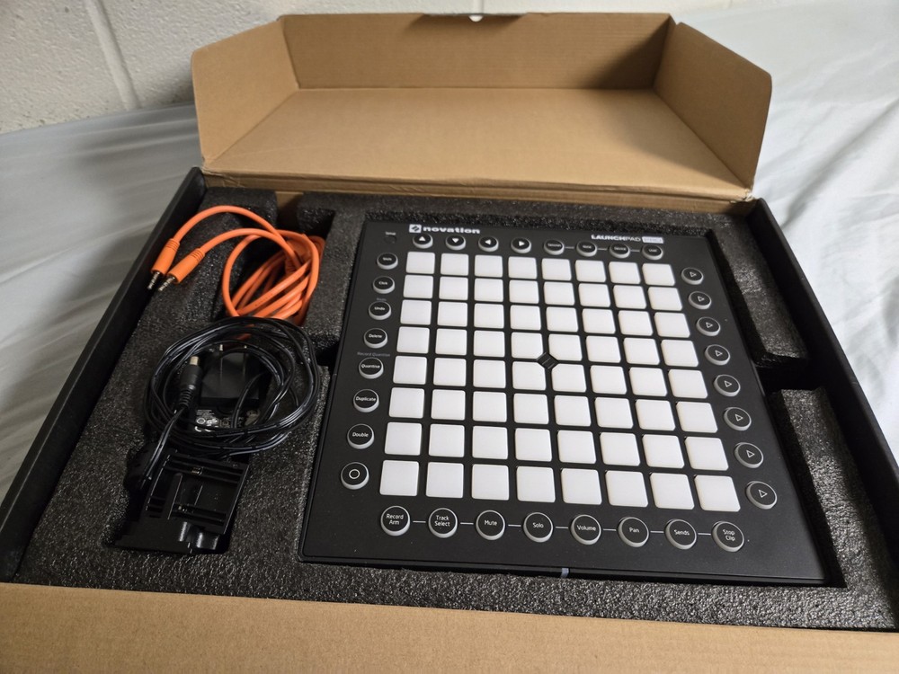 Novation Launchpad MK2 64 Pad Grid Synthesizer - Multicolor ( Never Been Used)