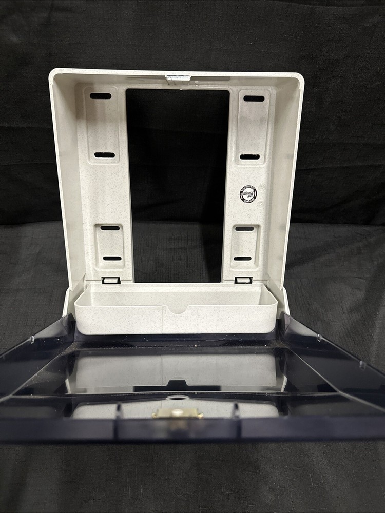 SAN JAMAR CLASSIC Paper Towel Dispenser No Lever Pull Folded Sheets Wall Mount