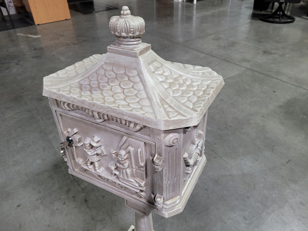 Amco Victorian Pedestal Mailbox