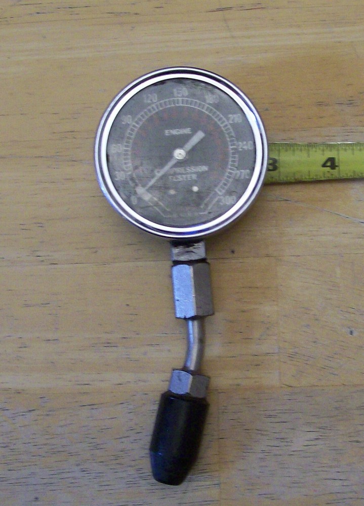 VINTAGE ENGINE COMPRESSION TESTER GAUGE (300 PSI)