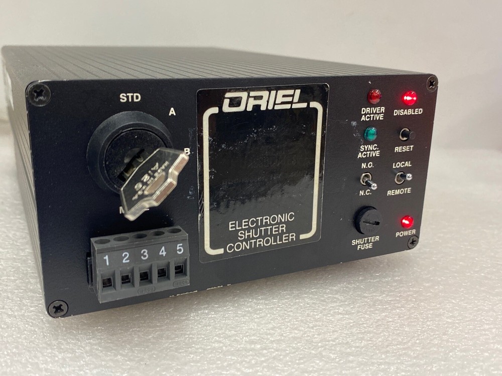 Oriel 76995 Electronic Shutter Driver, RS232, Requires External TTL Pulse