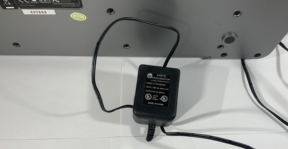 M-Audio O2 Keyboard USB MIDI Controller - Power Up Tested, No USB Cable