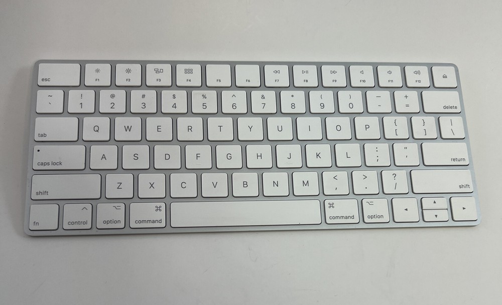 Apple Wireless Magic Keyboard A1644 Silver with white keys