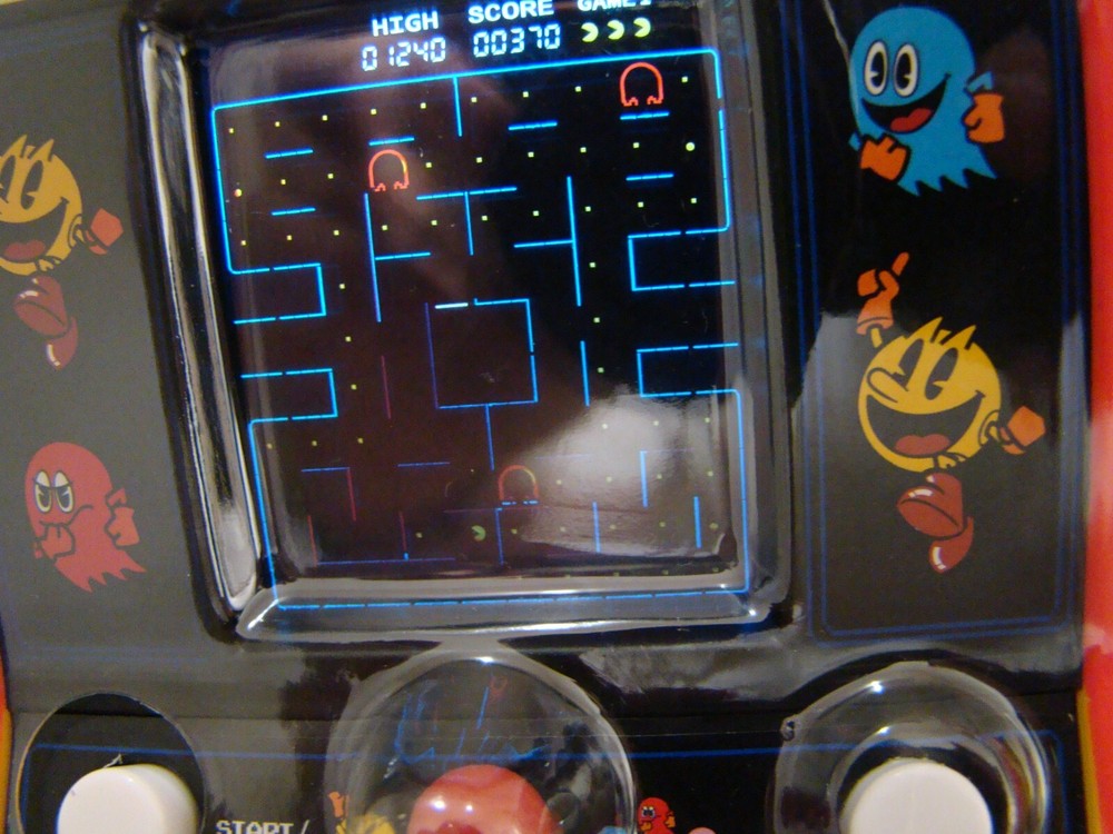 Pac-Man Basic Fun Mini Classic Arcade Retro Color LCD Handheld Video Game New