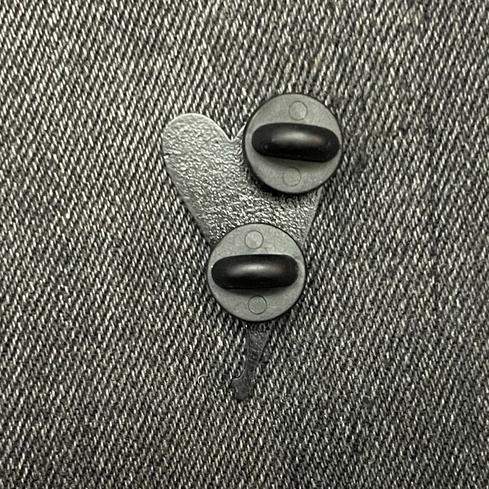 Smashing Pumpkins - Heart (grey) - Enamel Pin
