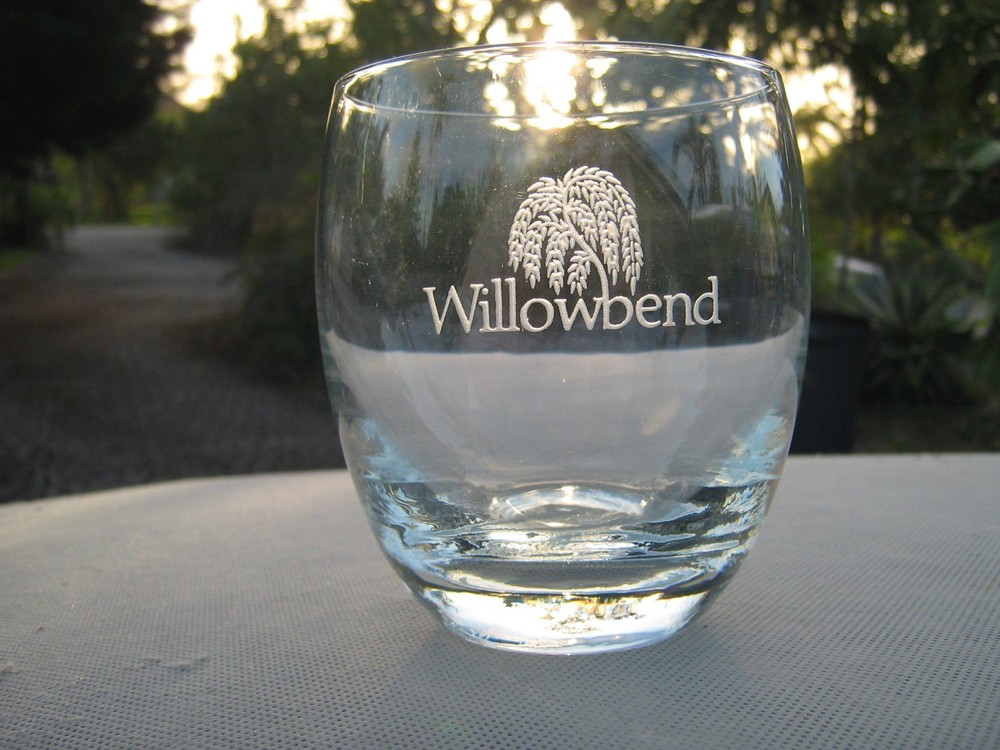 WILLOWBEND 4" TALL BEVERAGE GLASS WHITE WILLOW BRANCH LOGO GOLF COURSE