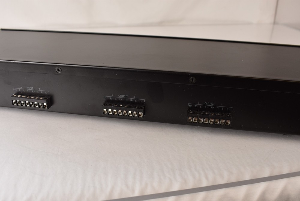 Monoprice Dual Source 4-Channel A/B Speaker Selector w/ Volume Control