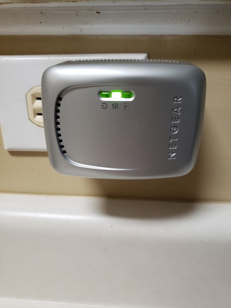NETGEAR 54 Mbps Wireless Powerline Access Point  WGX102 EUC