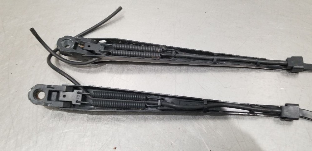 96 CHEVY IMPALA SS WINDSHIELD WIPER ARM SET PAIR