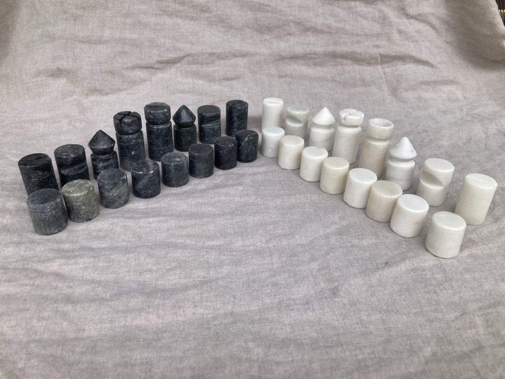 Solid Marble Chess Set Cylinder Shaped Black & White Pieces