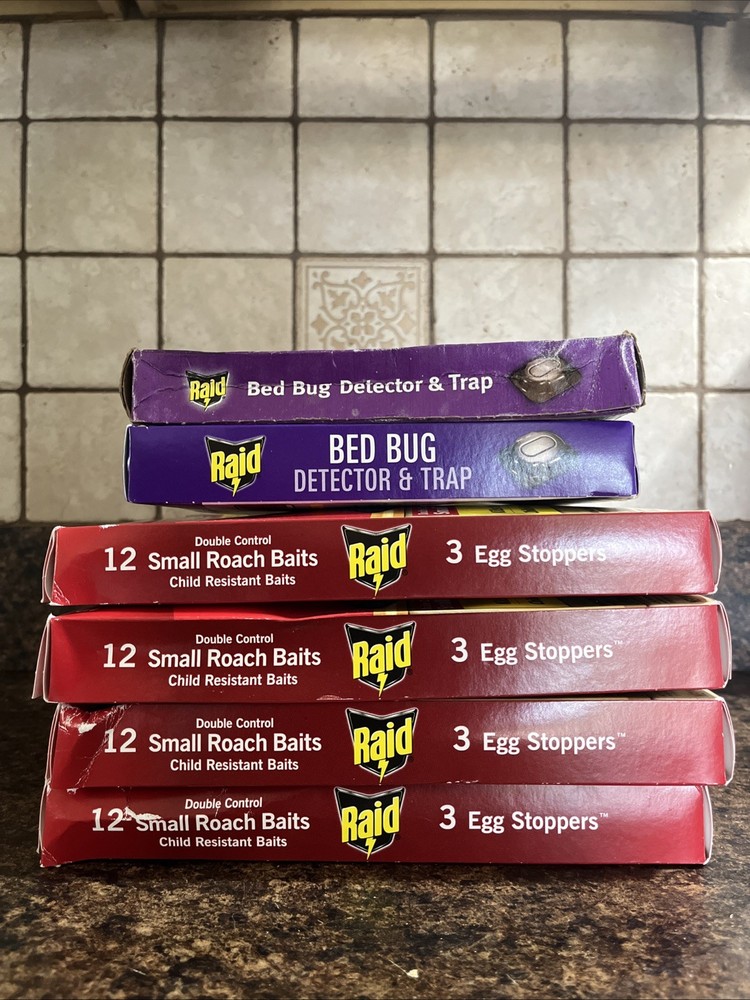 RAID Lot) 4 Small Roach Baits & 2 Raid Bed Bug Detector & Traps