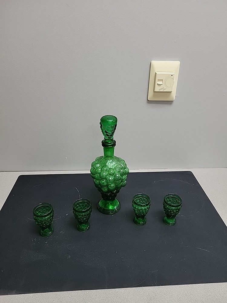 Green Grape Pattern Bottle/Decanter with 4 Shot Glasses