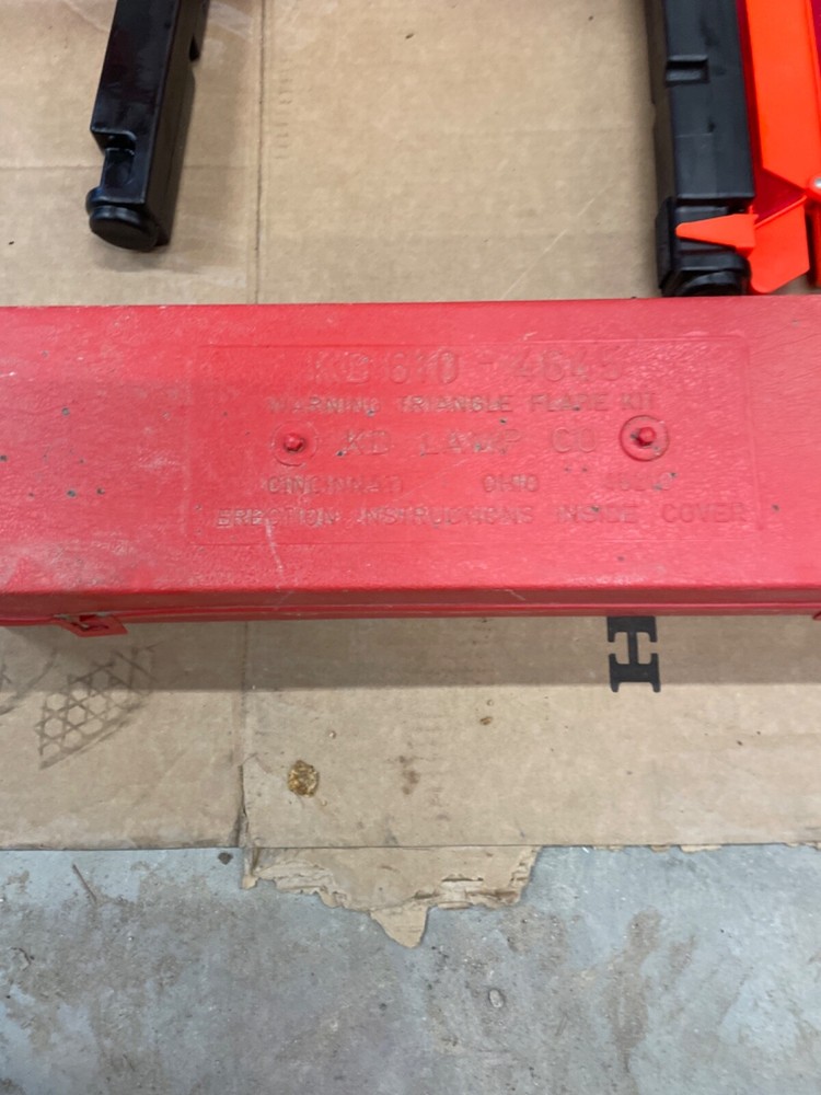 KD 610 4645 Emergency Triangle used