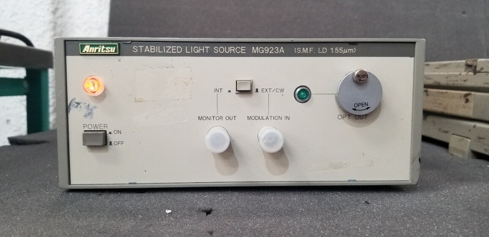 Anritsu MG923A Stabilized Light Source Unit #2 READ!