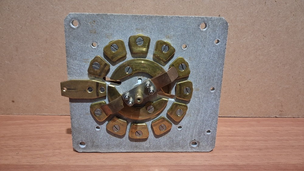 HUGE  SWITCH - - RF AMPLIFIER ANTENNA TUNER