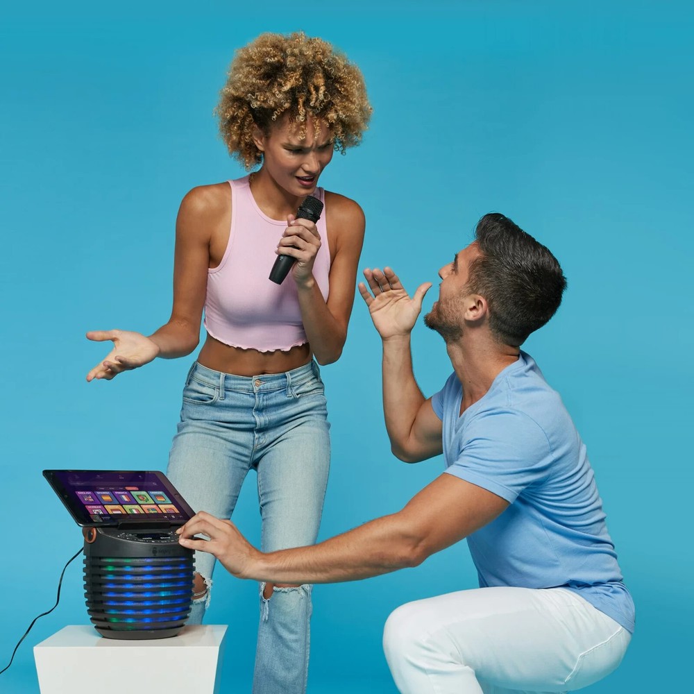 SINGCAST Video Casting Karaoke System-Bluetooth, Light Show & Voice Changer-NEW!