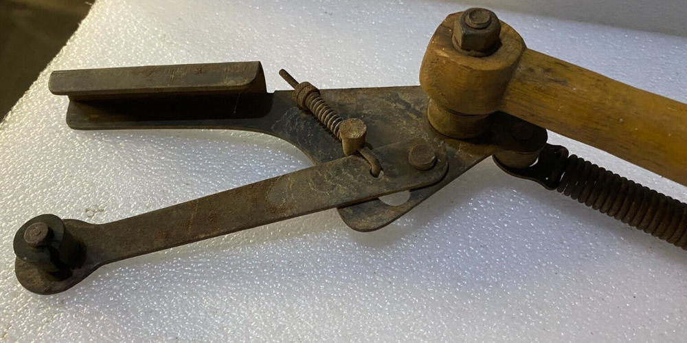 Vintage Clay Pigeon Thrower