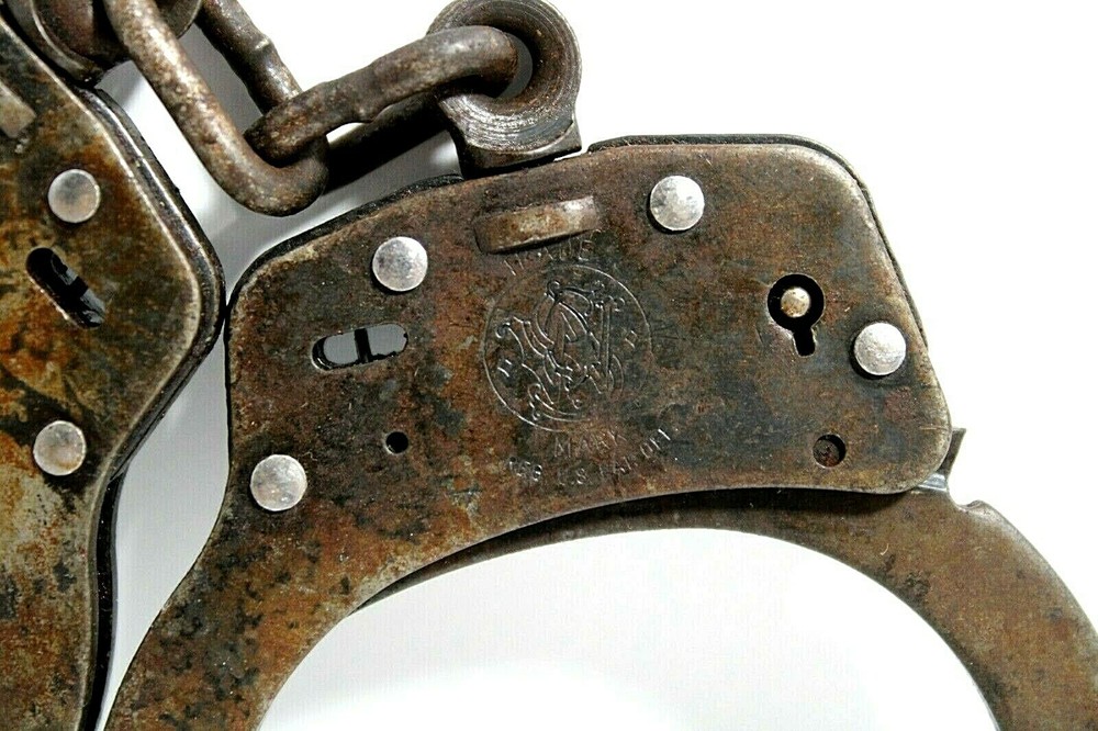 Smith & Wesson M100-1 Handcuffs With Key
